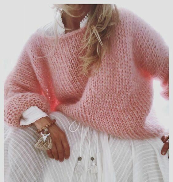 рожевий вязаний светр фасону оверсайз