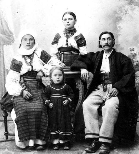 Українська родина 