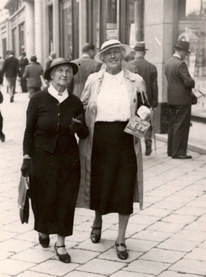 Соломія Крушельницька з сестрою