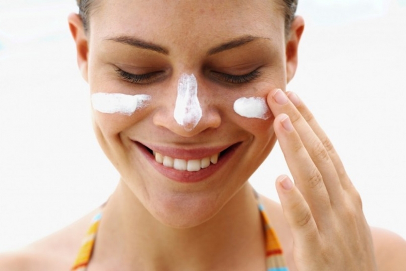 Як відновити шкіру обличчя після засмаги