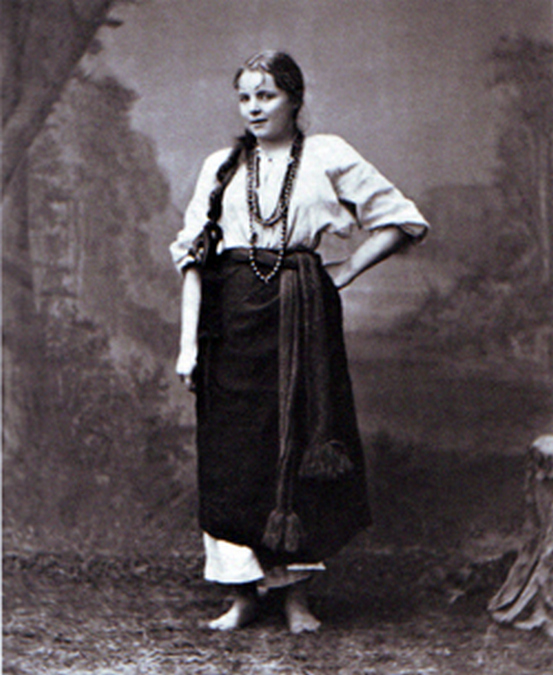 Марія Башкірцева в українському костюмі