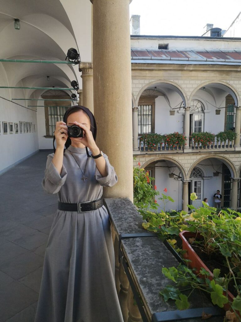 сестра Антонія в італійському дворику у Львові