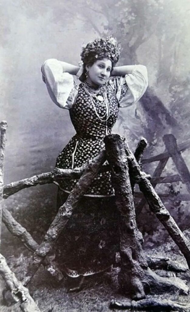 Марія Заньковецька у народному костюмі