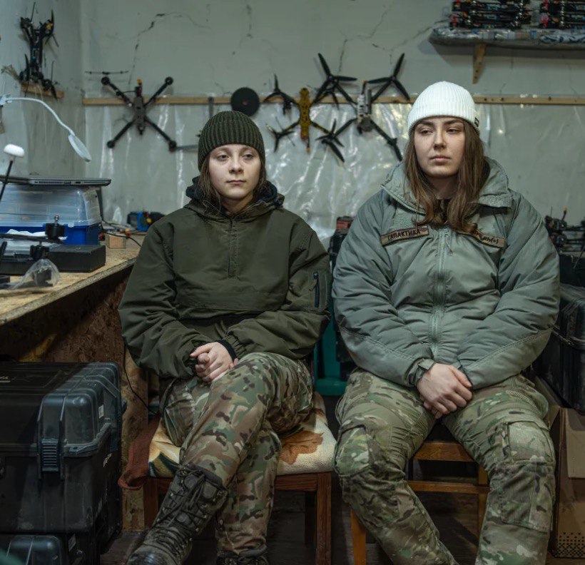 Жінки "Хартії"