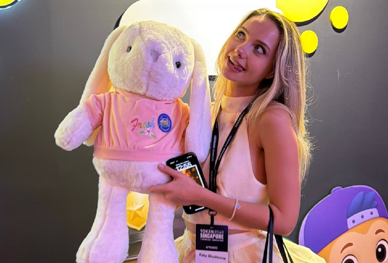 Катерина Шухніна на заході TOKEN2049 Singapore