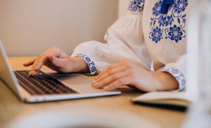 українська