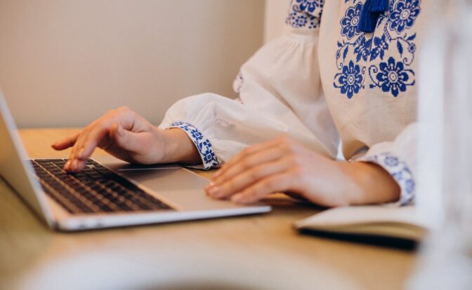 українська