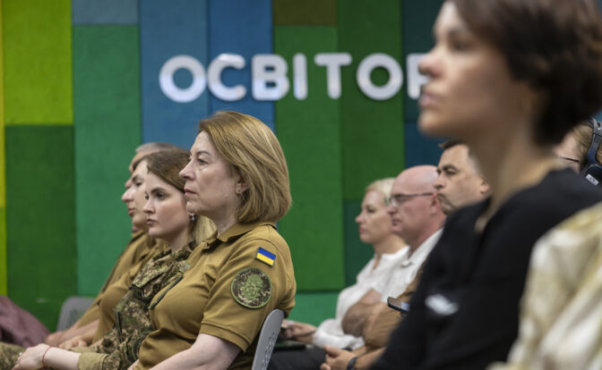 Дослідження про досвід військовослужбовиць