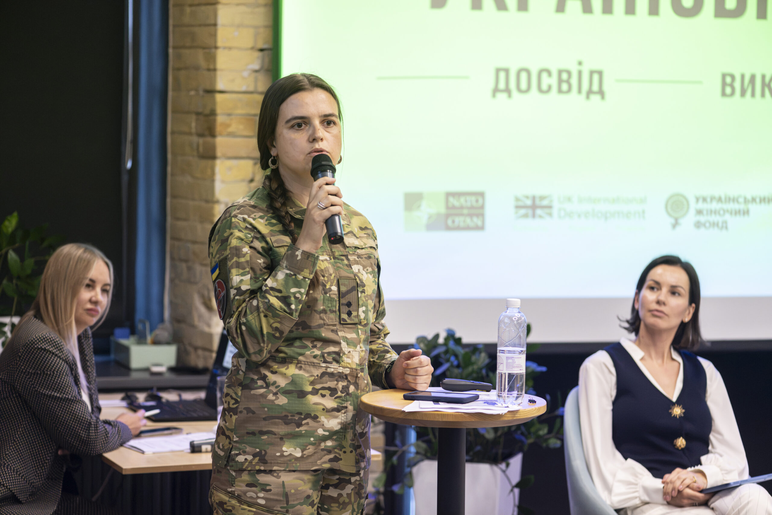 Дослідження про досвід військовослужбовиць
